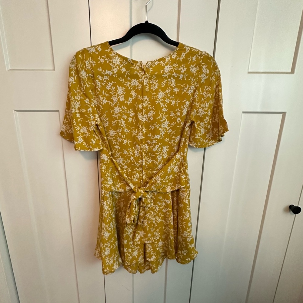 Windsor Mustard Floral Shorts Romper -medium - Picture 4 of 6